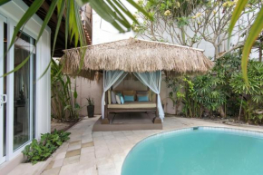 2 newly renovated connecting villas center Canggu!